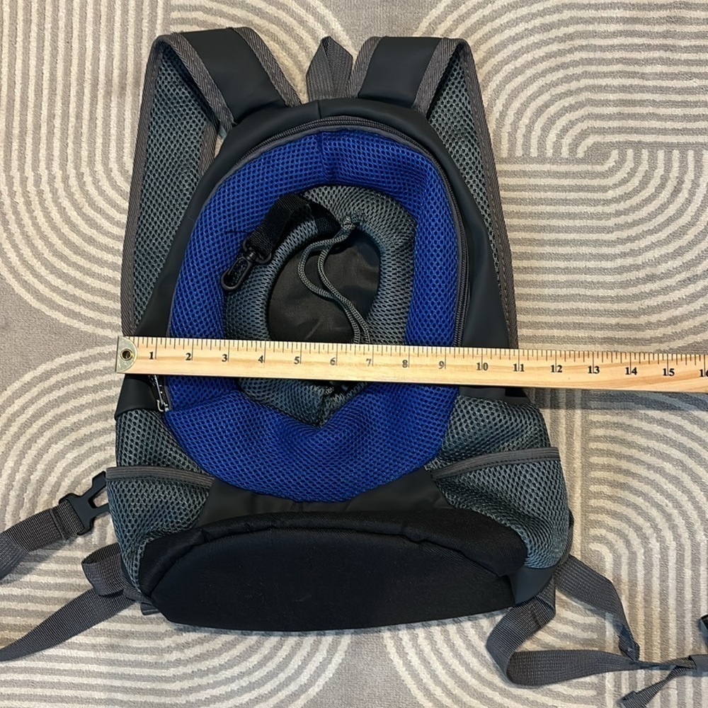 Small backpack pet carrier for small dogs or cats - Picture 4 of 4